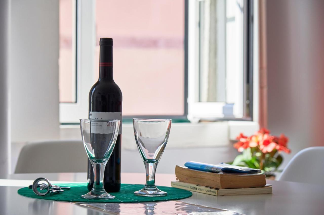 Aesthetic Riverview Apartment In Historical Lisboa Extérieur photo